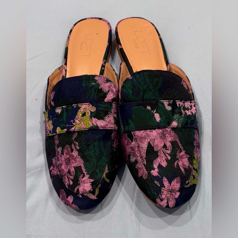LOFT Outlets Floral Flats 
Women’s 9